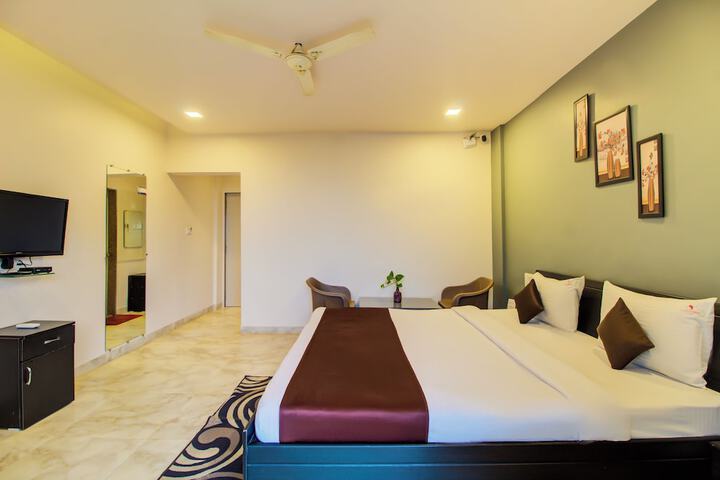 Room 9 of 33