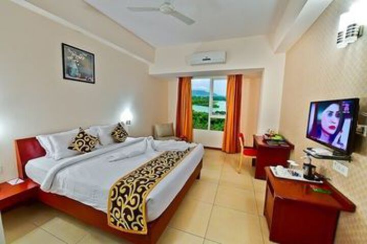 Room 5 of 15