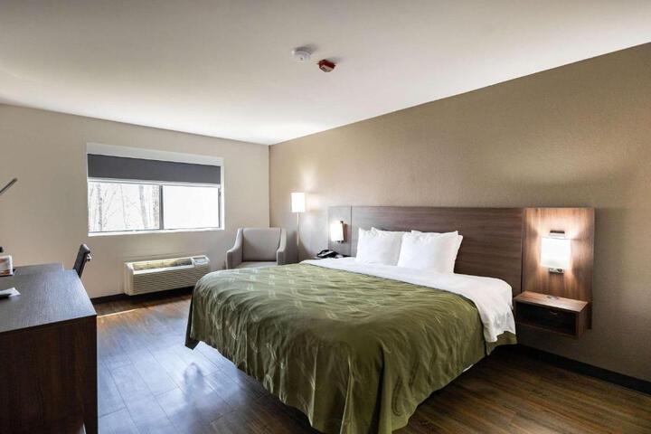 1 King Bed (6 of 12)