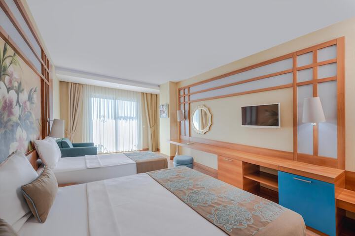 Room 32 of 176