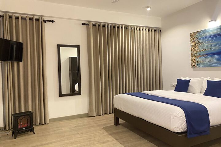 Room 10 of 29