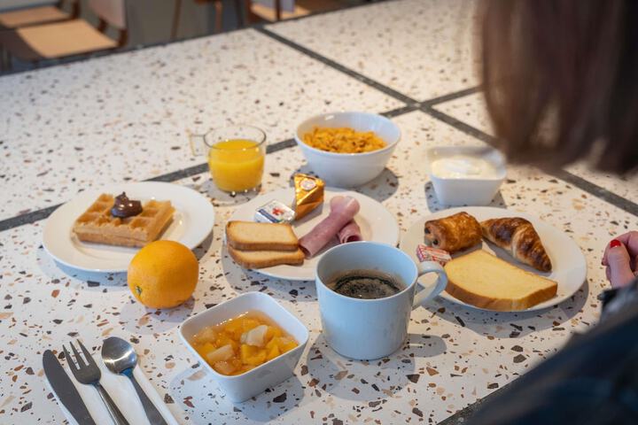 Breakfast/Coffee Service 35 of 47
