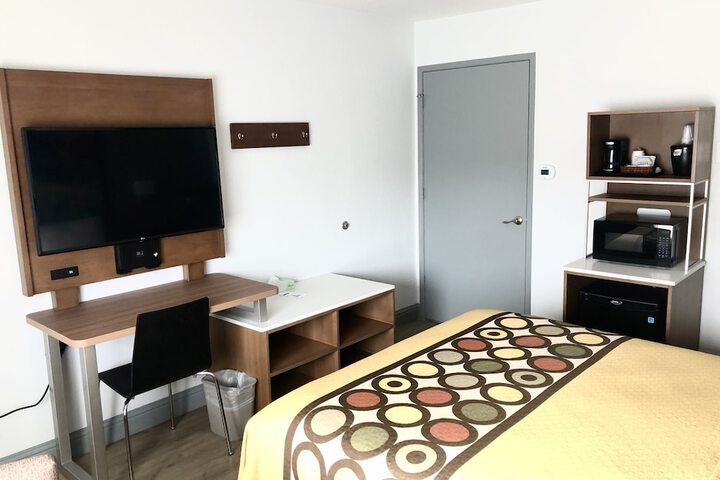 Room 27 of 76