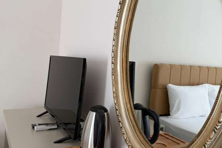 Room 2 of 10