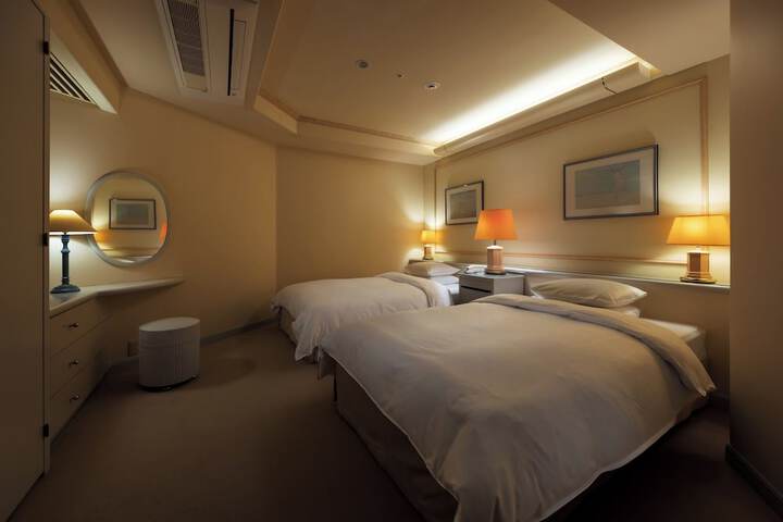 Room 8 of 45