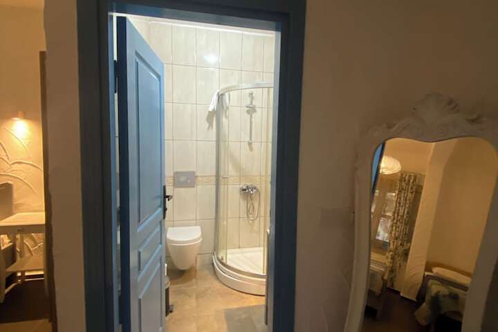 Room 33 of 48