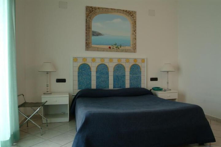 Room 12 of 46