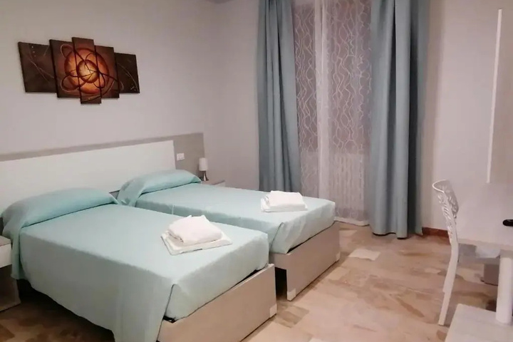 Room 2 of 8
