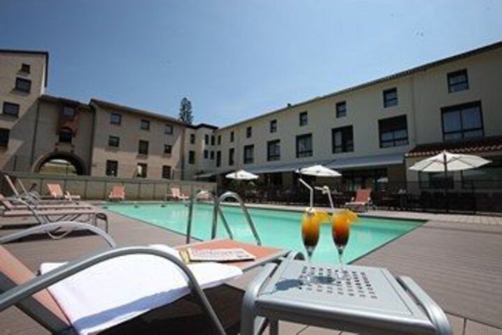 Pools & Facilities