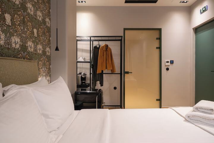 Room 27 of 125