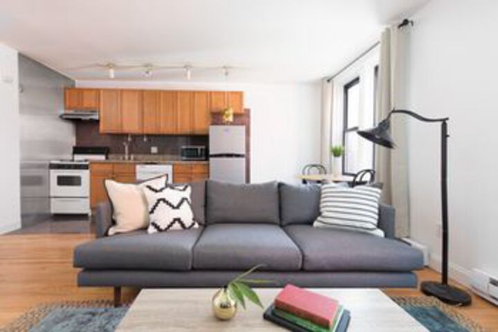 Premier Theater District Suites by Sonder