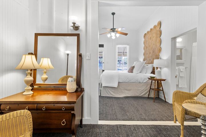 Room 32 of 100