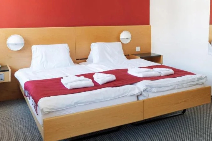Room 5 of 14
