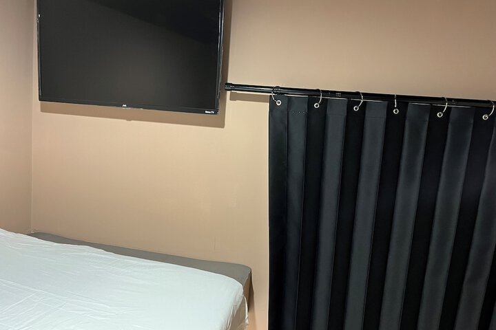 Room 6 of 43