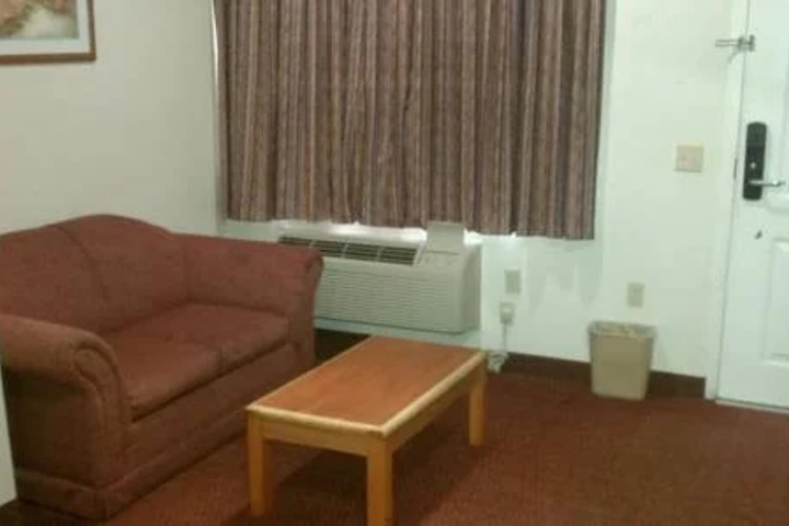 Room 5 of 6