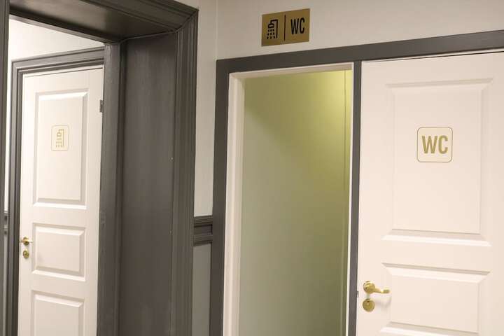 Room 42 of 60