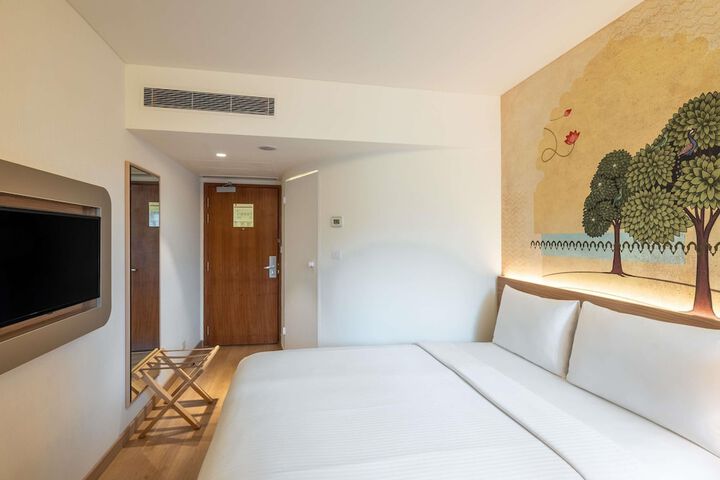Room 6 of 52
