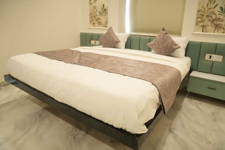 Room 2 of 17
