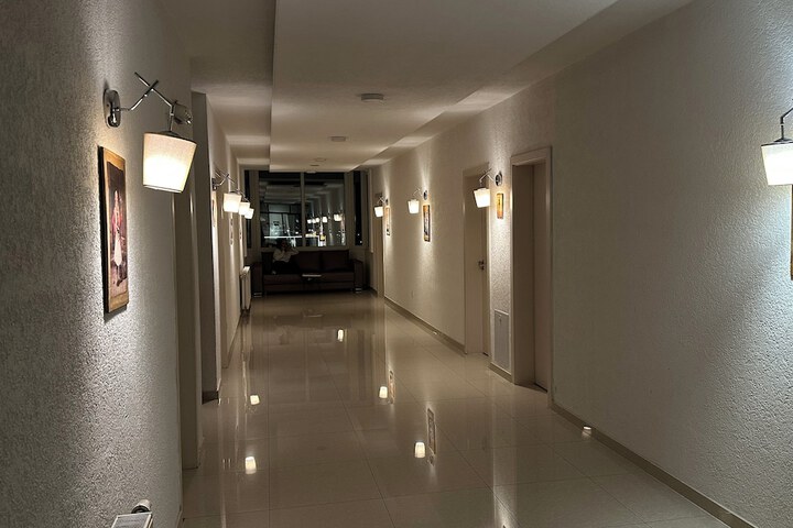 Ballroom/Hall 72 of 88