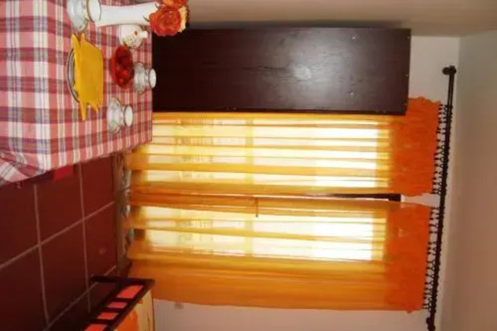 Room 5 of 11
