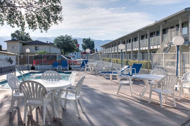 Hotel Pool