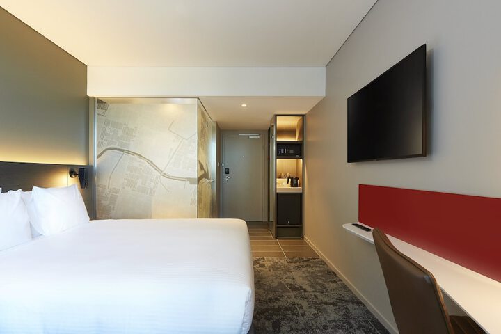 Room 8 of 94
