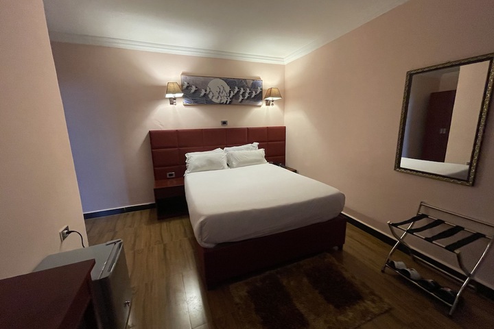 Room 8 of 22