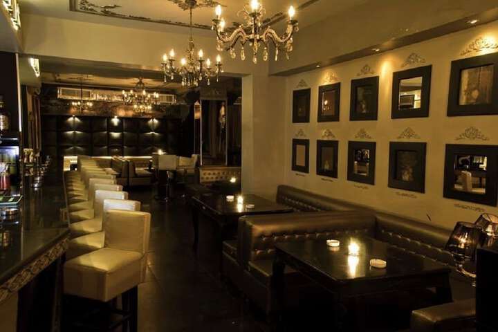 Lounge 13 of 17