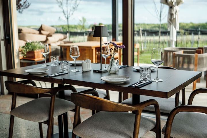 Dining 66 of 76