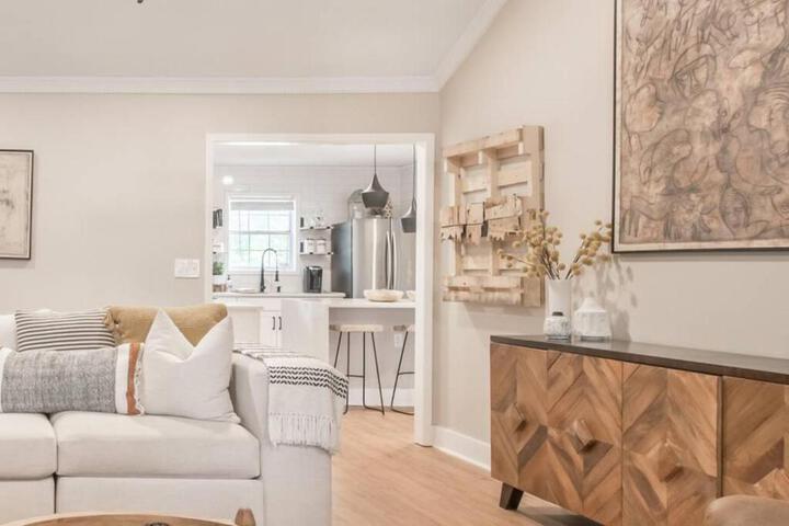 Stylish &  Spacious Home Near ATL in Jonesboro, GA