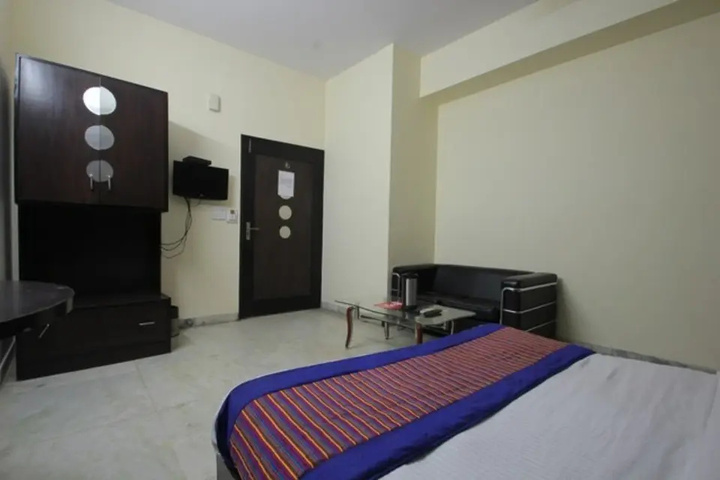 Room 5 of 13