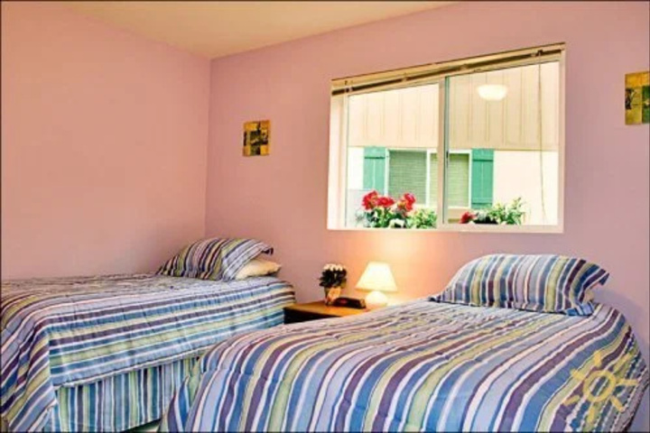 Room 6 of 10
