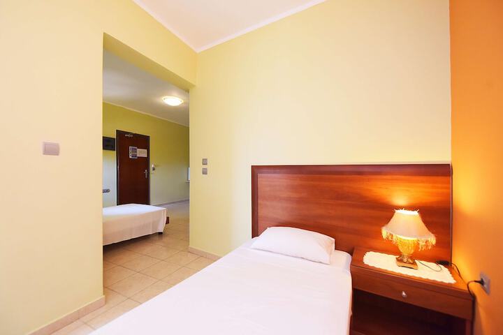 Room 34 of 78