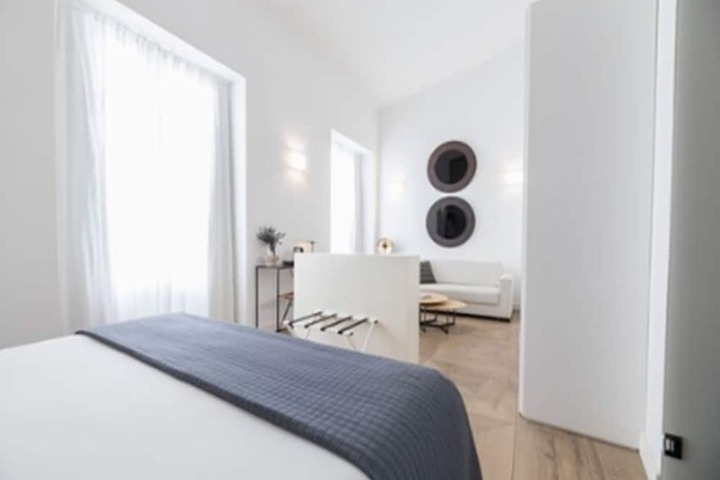 Room 10 of 77