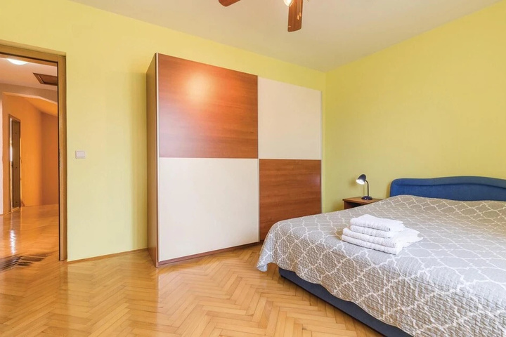 Room 3 of 18