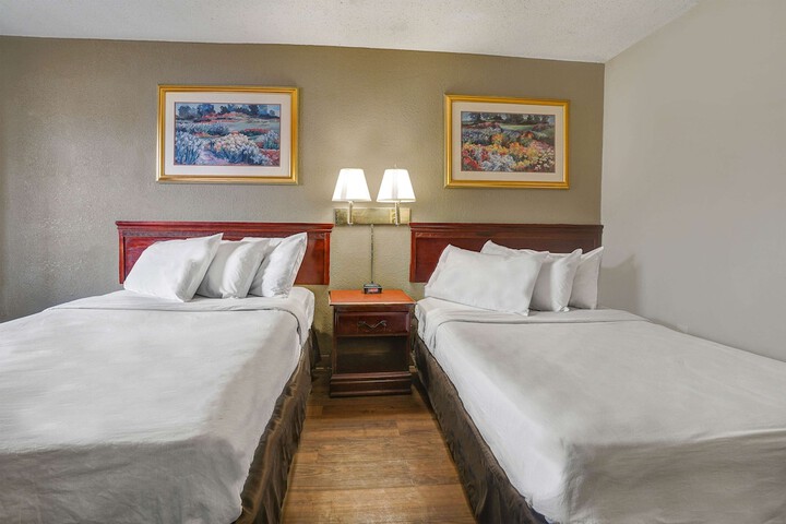 Double Accessible King Size Bed (9 of 10)