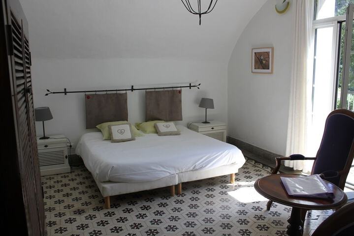 Room 9 of 39