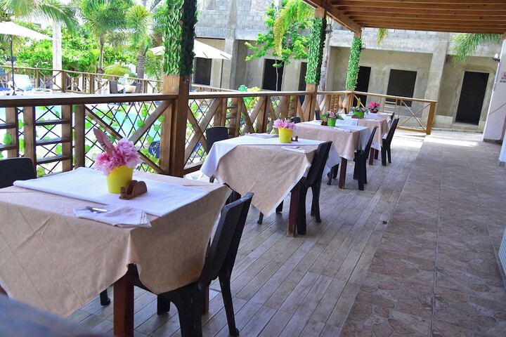 Dining 54 of 102