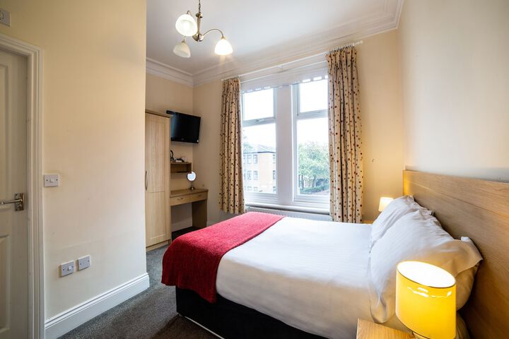 Room 8 of 34