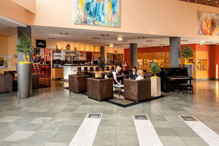 Entrance & Lobby