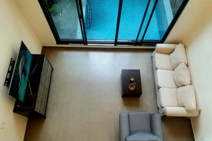 Room 7 of 11