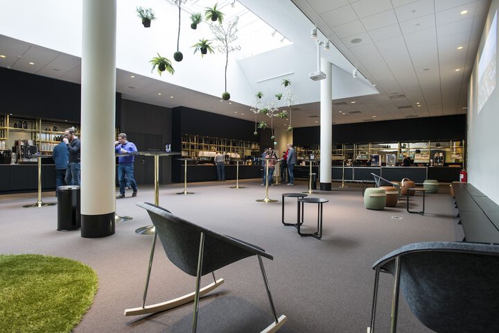 Business Center 98 of 106