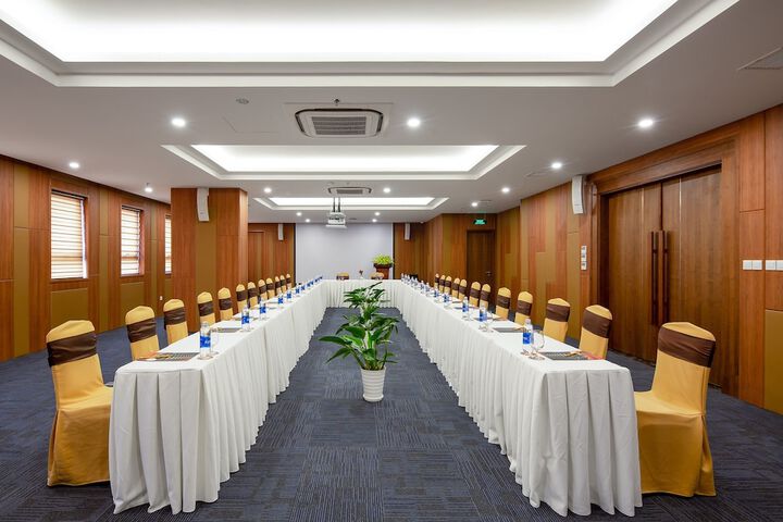 Business Center 64 of 68