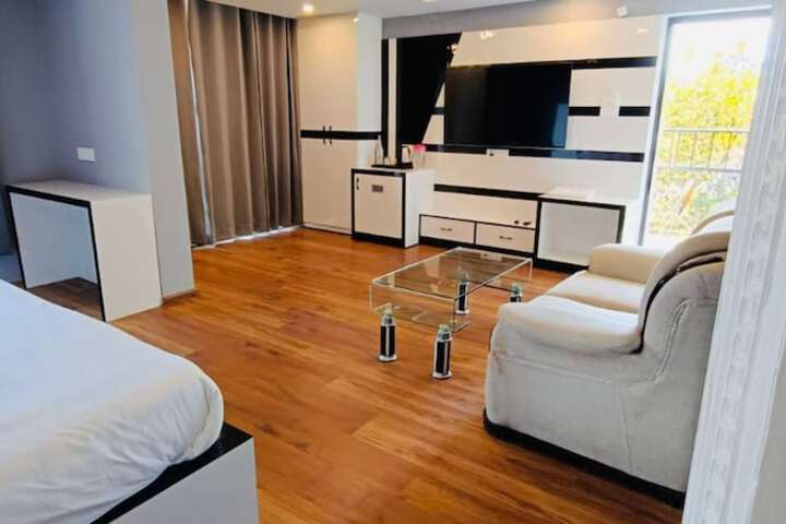 Room 14 of 64