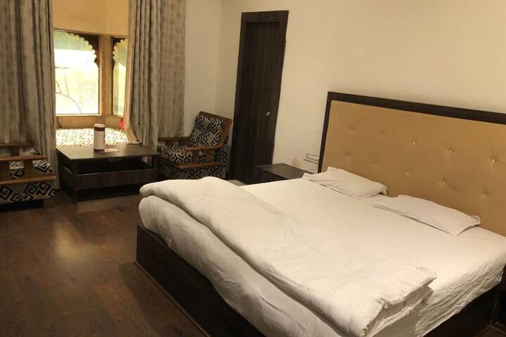 Room 5 of 15