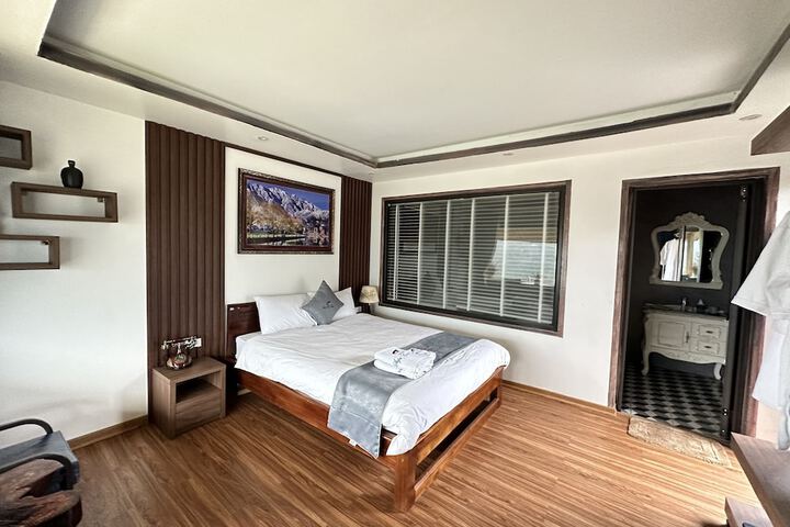 Room 4 of 87