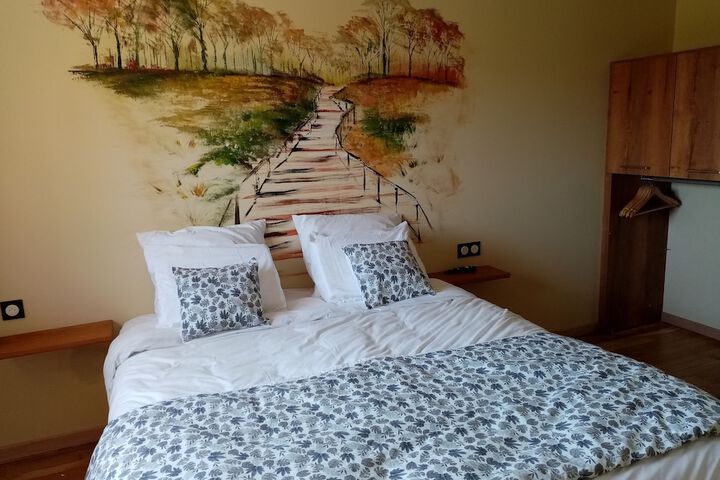 Room 4 of 25