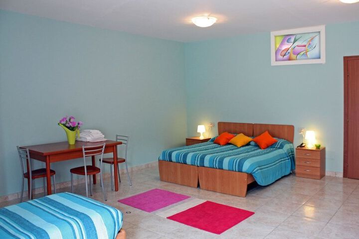 Photo 3