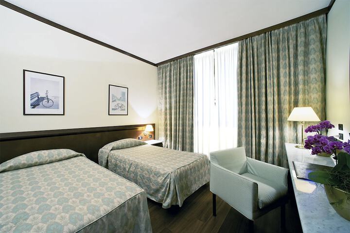 Room 10 of 62