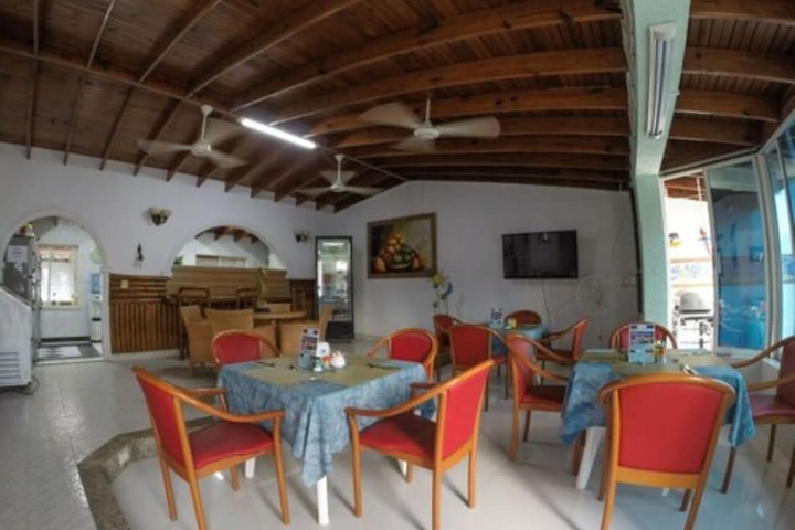 Dining 11 of 13